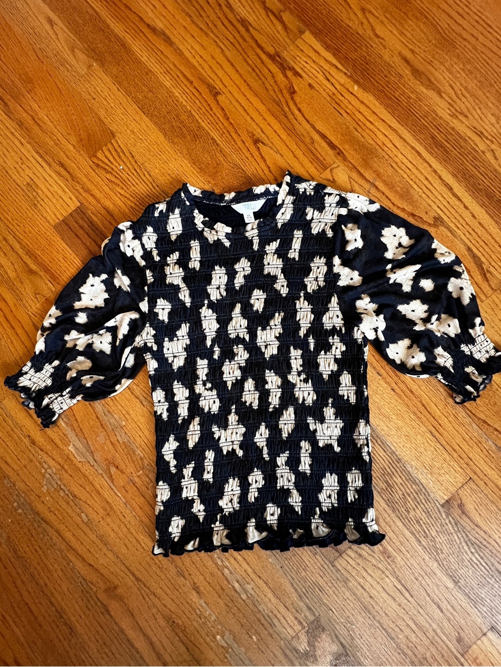Time and Tru Navy and Cream Smocked Floral Puff-Sleeve Blouse